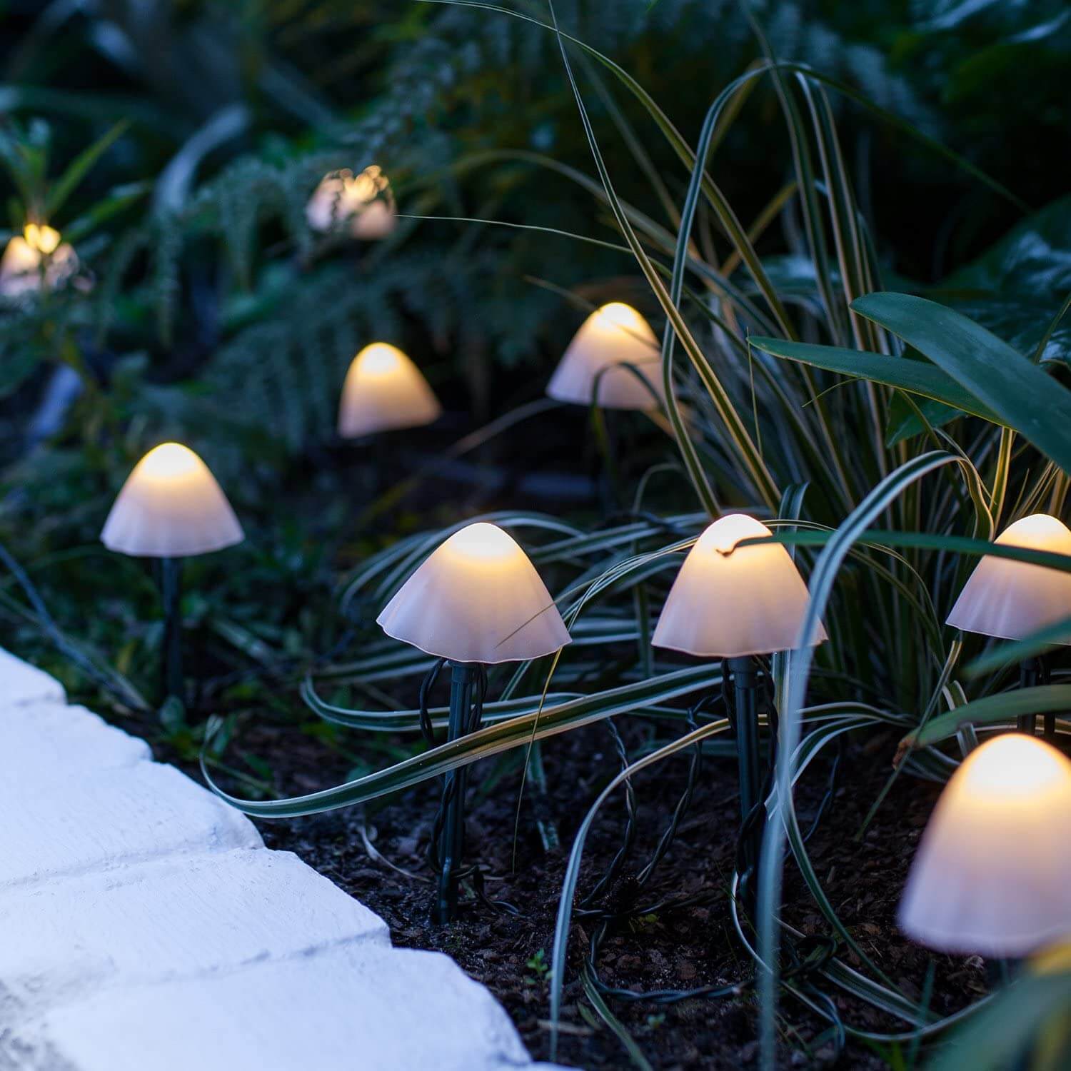 Lights4fun Set of 12 Mushroom Solar Lights