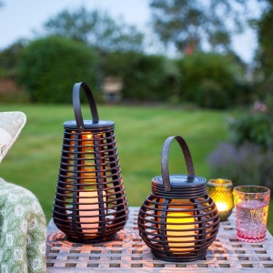 Lights4fun Rattan Solar Lantern Set