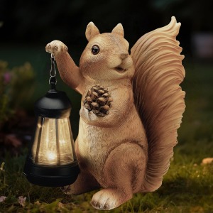 Solar Squirrel Garden Statue Outdoor Decor with Lantern